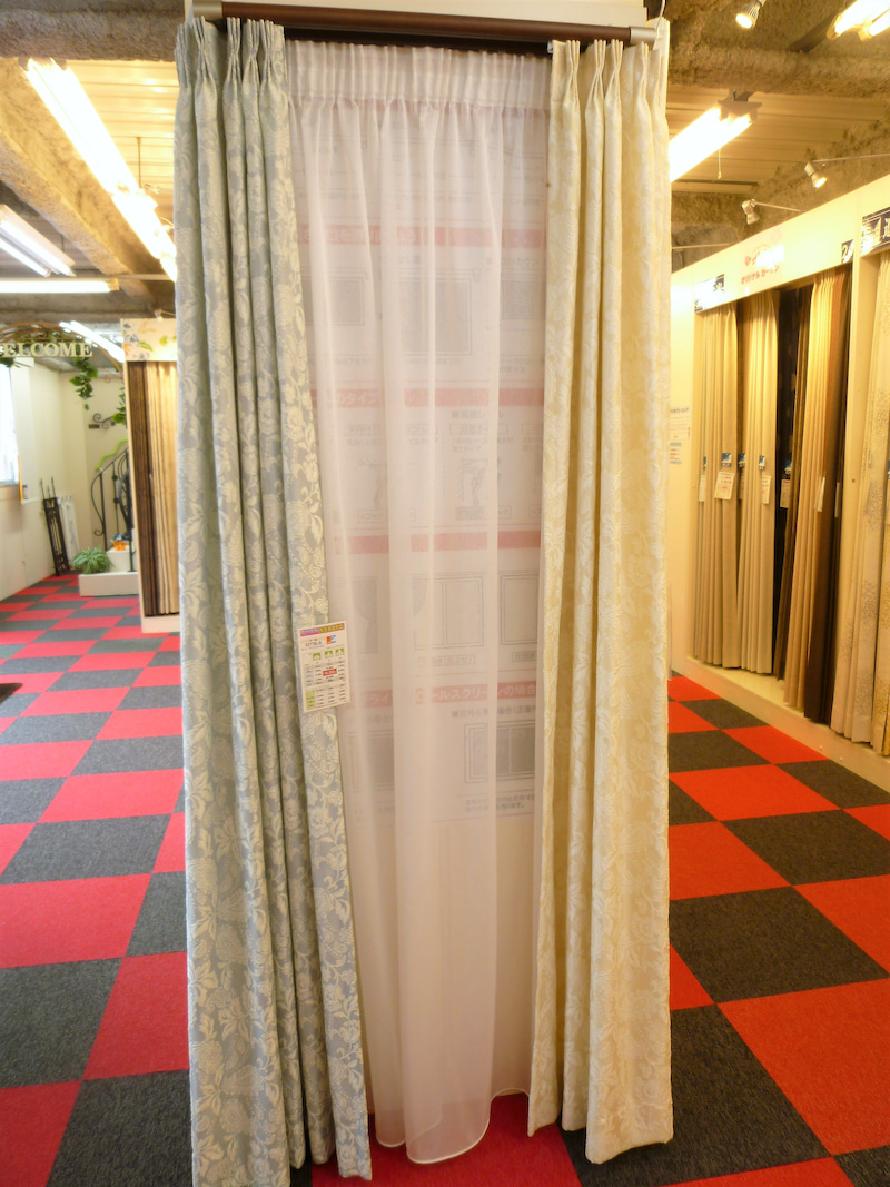 カーテンはヒダ選びも大事!ギャザーカーテンでエレガント&フェミニンに♪